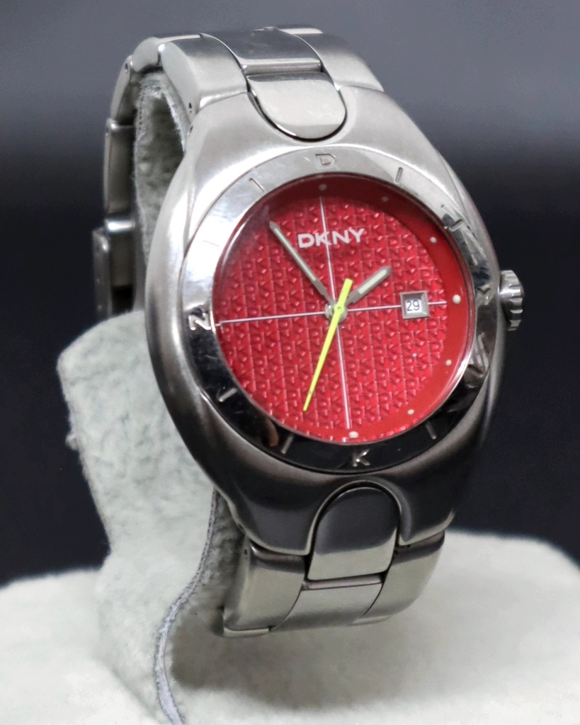 [WALLAPOP-1286178832] DKNY NY5017 vintage · esfera roja y acero 36 mm