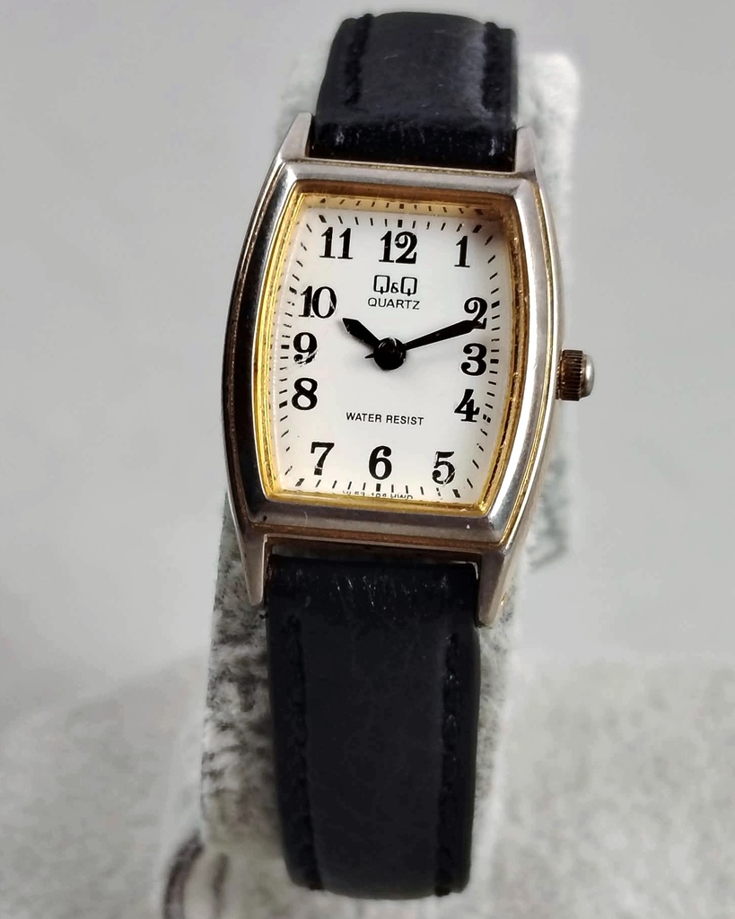 [WALLAPOP-1304796294] Q&Q · reloj rectangular de mujer 20 × 22 mm